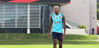Zagueiro Cleiton em treino do Flamengo no Ninho do Urubu