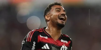 Danilo comemora seu primeiro gol com a camisa do Flamengo sobre o Juventude