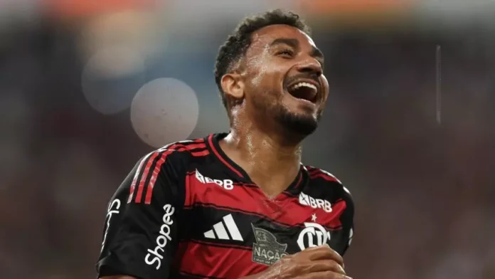 Danilo comemora seu primeiro gol com a camisa do Flamengo sobre o Juventude