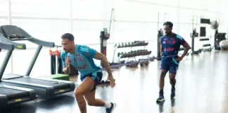 Danilo em treino físico no Ninho do Urubu