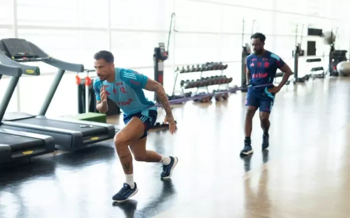 Danilo em treino físico no Ninho do Urubu