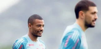 De la Cruz e Arrascaeta em treino do Flamengo non Ninho do Urubu