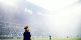 Filipe Luís em campo na vitória do Flamengo sobre o Grêmio