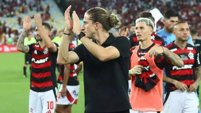 Filipe Luís e os jogadores do Flamengo saúdam a torcida