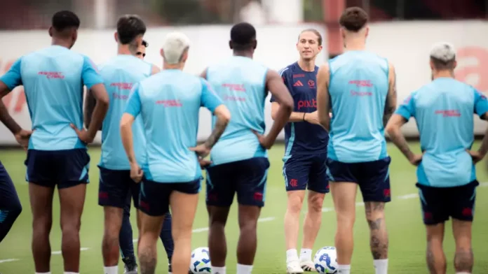 Filipe Luís e jogadores em treino do Flamengo
