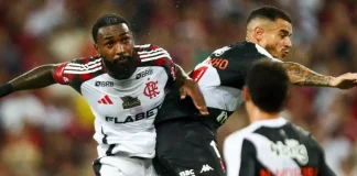 Gerson em campo pelo Flamengo contra o Vasco
