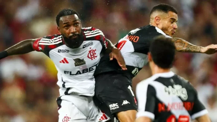 Gerson em campo pelo Flamengo contra o Vasco