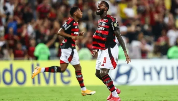 Gerson em jogo pelo Flamengo na derrota para o Central Córdoba