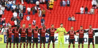 Jogadores do Flamengo antes da bola rolar no confronto contra a LDU
