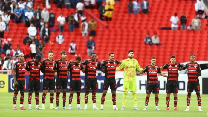 Jogadores do Flamengo antes da bola rolar no confronto contra a LDU