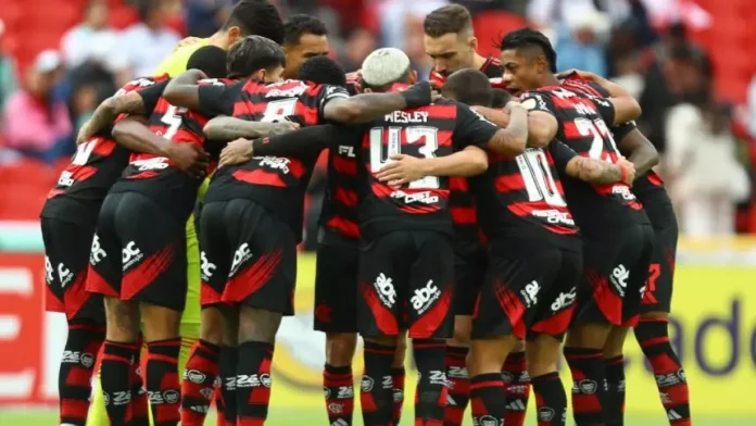 Jogadores do Flamengo antes da bola rolar no confronto contra a LDU