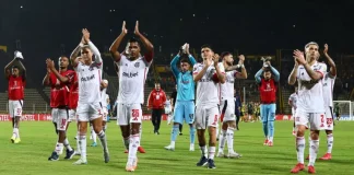 Jogadores saúdam torcedores após vitória do Flamengo sobre o Deportivo Táchira