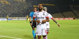 Juninho comemora o gol da vitória do Flamengo sobre o Deportivo Táchira