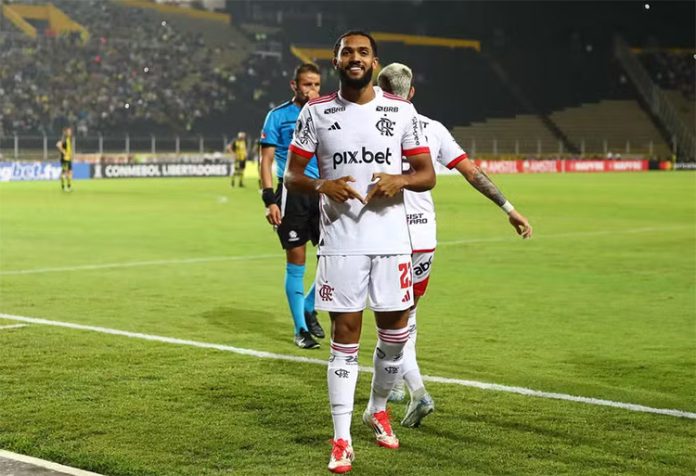 Juninho comemora o gol da vitória do Flamengo sobre o Deportivo Táchira
