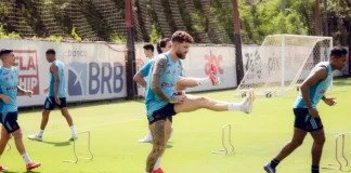 Léo Pereira em treino do Flamengo no Ninho do Urubu