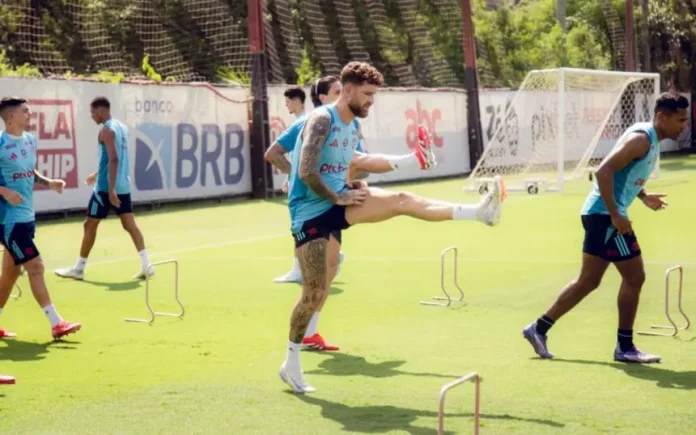 Léo Pereira em treino do Flamengo no Ninho do Urubu