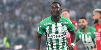 Marino Hinestroza comemora gol pelo Atlético Nacional