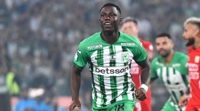 Marino Hinestroza comemora gol pelo Atlético Nacional