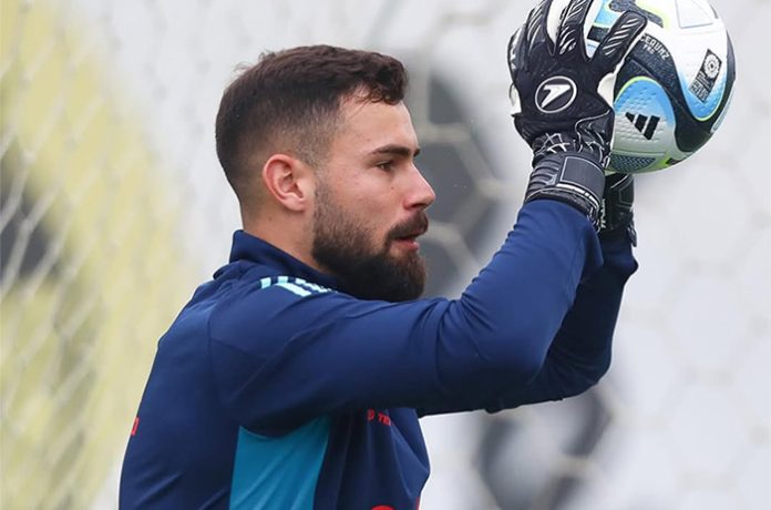 Matheus Cunha em treino do Flamengo no Ninho do Urubu