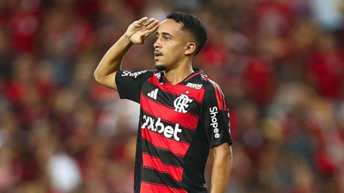 Matheus Gonçalves comemora gol pelo Flamengo