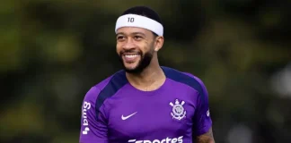 Memphis Depay em treino do Corinthians