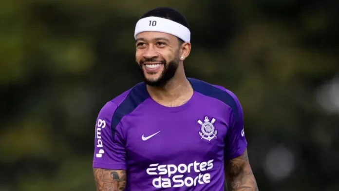 Memphis Depay em treino do Corinthians