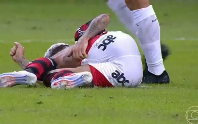 Michael saiu machucado no jogo entre Flamengo e Grêmio
