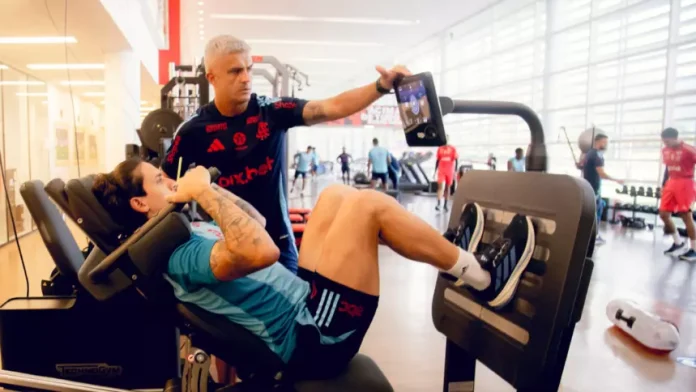 Pedro na academia do Flamengo no Ninho do Urubu