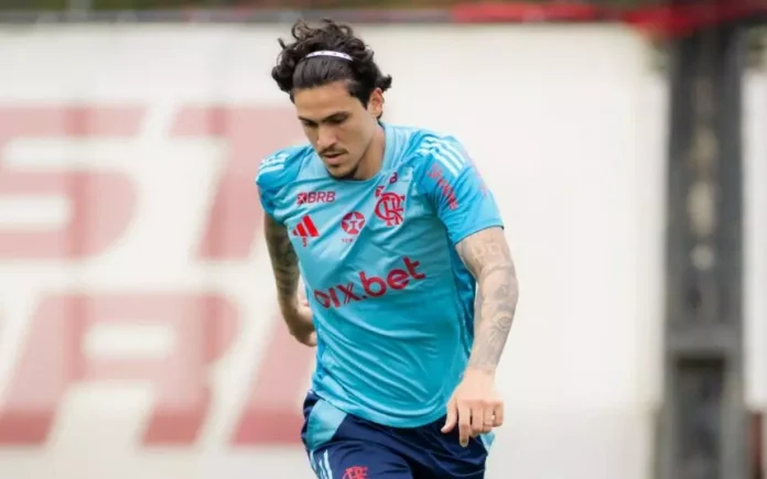 Pedro em treino do Flamengo no Ninho do Urubu