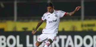 Pulgar em campo pelo Flamengo contra o Deportivo Táchira