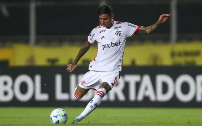 Pulgar em campo pelo Flamengo contra o Deportivo Táchira