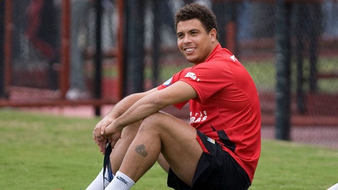 Ronaldo em treino do Flamengo na Gávea