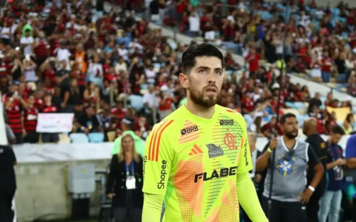 Rossi entrando em campo pelo Flamengo contra o Juventude