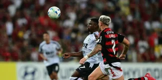 Varela em campo pelo Flamengo na derrota para o Central Córdoba