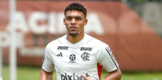Victor Hugo em treino do Flamengo no Ninho do Urubu