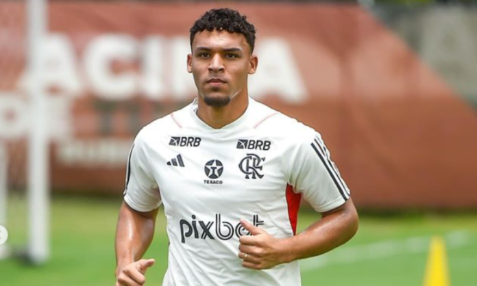 Victor Hugo em treino do Flamengo no Ninho do Urubu