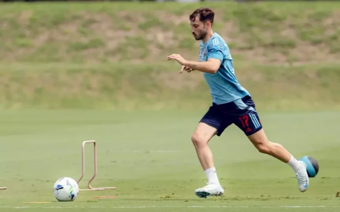 Viña em treino no Ninho do Urubu