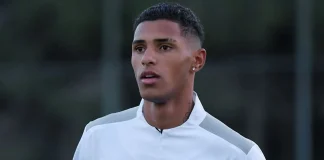 Vinicius Tobias lateral do Shakhtar