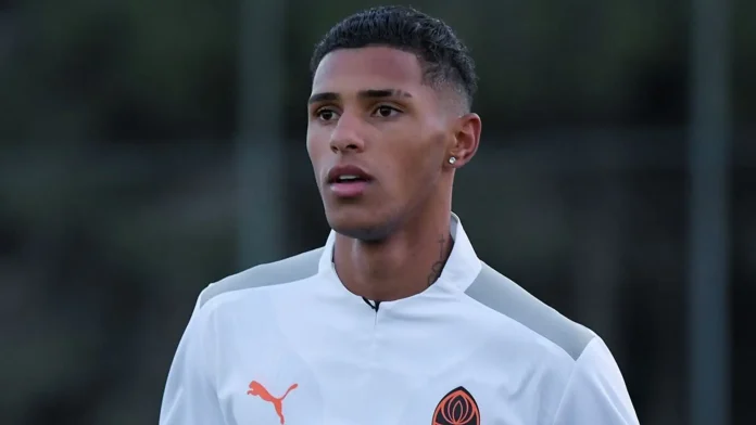 Vinicius-Tobias-Shakhtar Vinicius Tobias lateral do Shakhtar