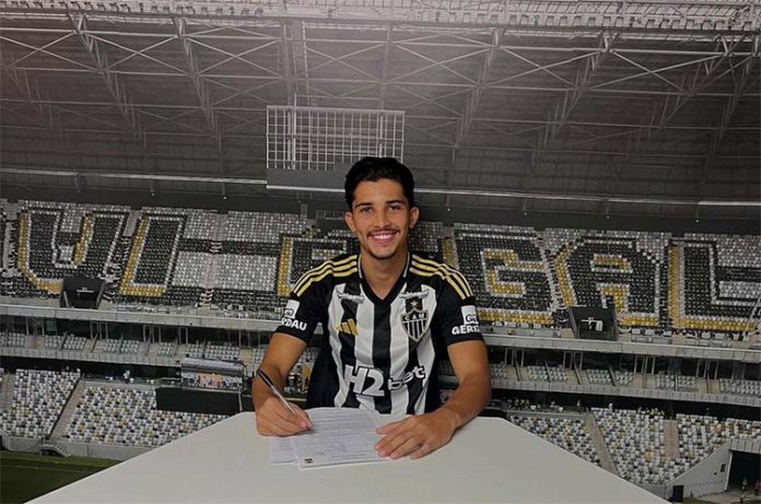 Zagueiro Pedro Lemos, ex-Flamengo, se apresentou no Atlético-MG