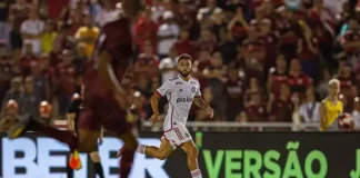 Zé Welinton em campo pelo Flamengo