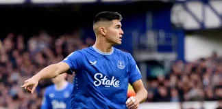 Alcaraz em campo pelo Everton