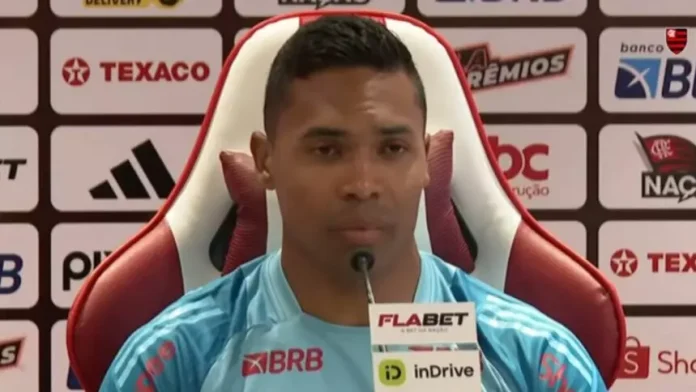 Alex Sandro em entrevista coletiva no Ninho do Urubu