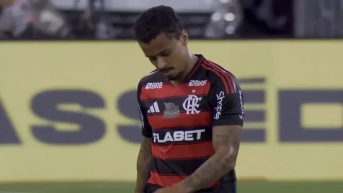 Allan deixa o campo sentindo problema físico
