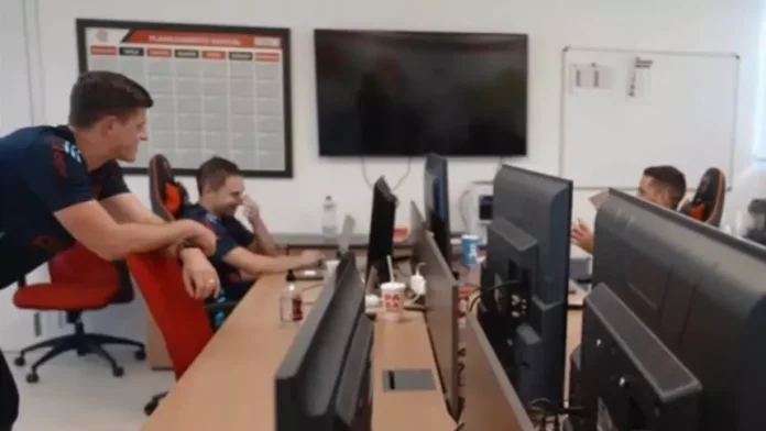Andrii Fedchenkov e a equipe de Scouts do Flamengo