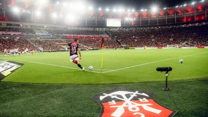 Arrascaeta em campo pelo Flamengo contra o Bahia