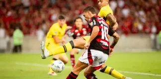 Arrascaeta em campo pelo Flamengo contra o Deportivo Táchira