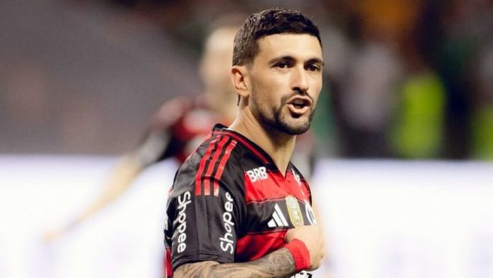 Arrascaeta comemora o 1º gol do Flamengo na vitória sobre o Palmeiras