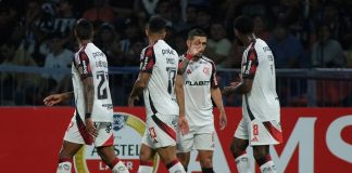 Arrascaeta comemora o gol do Flamengo no empate com o Central Córdoba