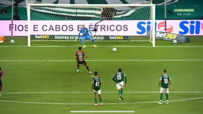 Arrascaeta marca de pênalti o 1º gol do Flamengo contra o Palmeiras